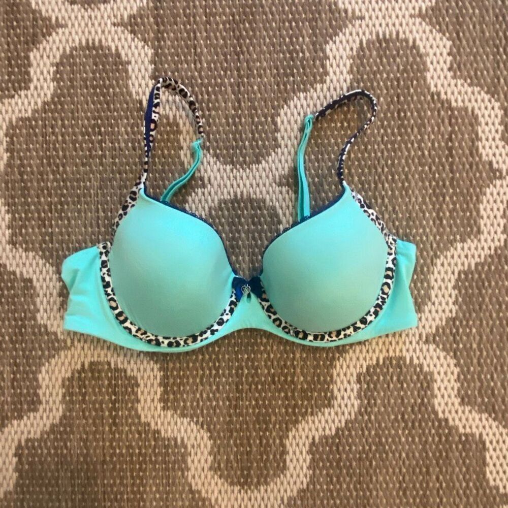 Victoria’s Secret body by Victoria lined Demi bra size 34C
